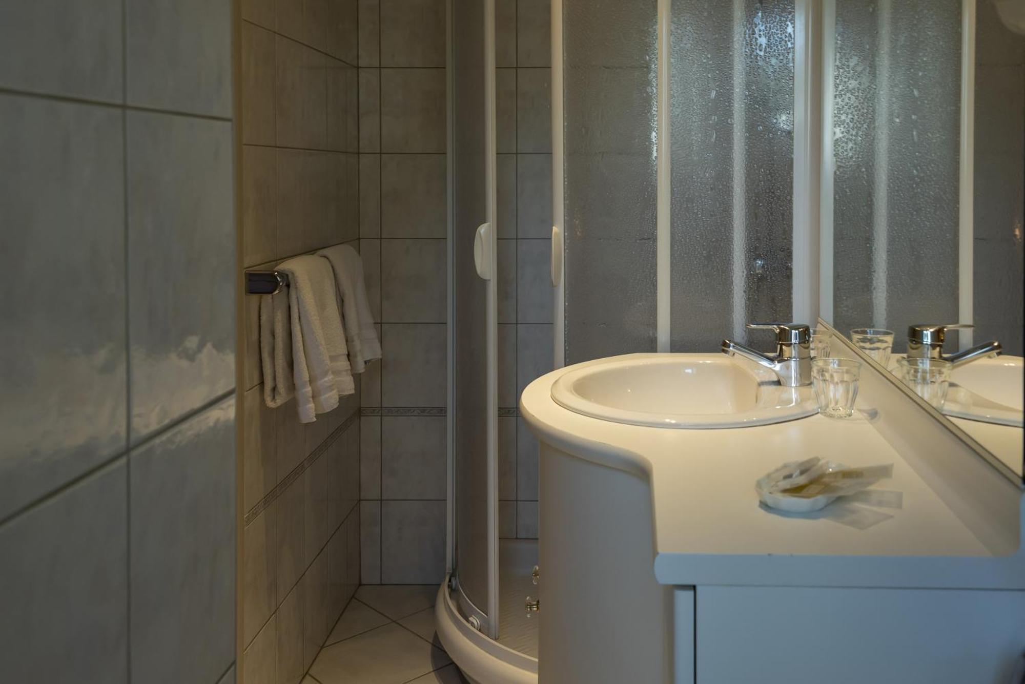 Hostellerie De La Motte Jean Saint-Coulomb Kültér fotó